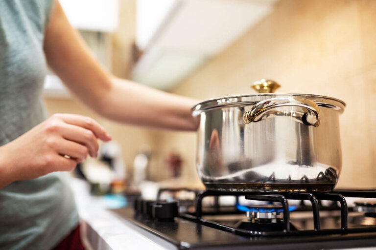 cooking pot