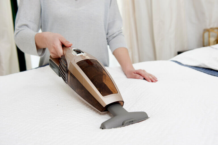 cordless handheld vacuum cleaner