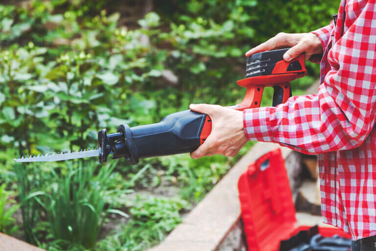 cordless reciprocating saw