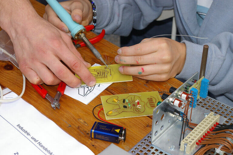 electronics kit for kids