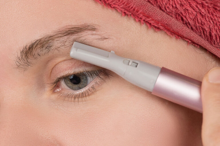 eyebrow shaper
