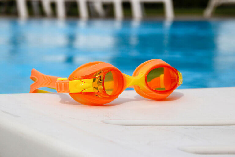 kids' swimming goggles