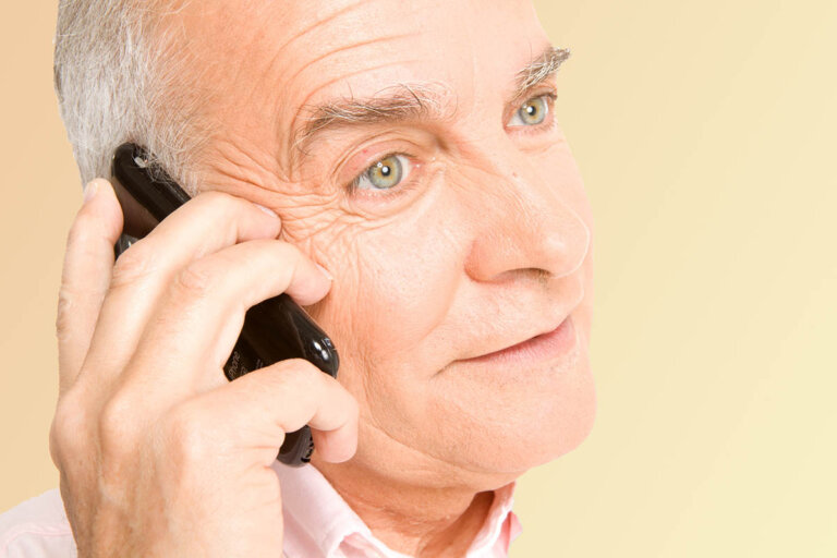 mobile phone for elderly