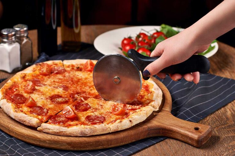 pizza cutter