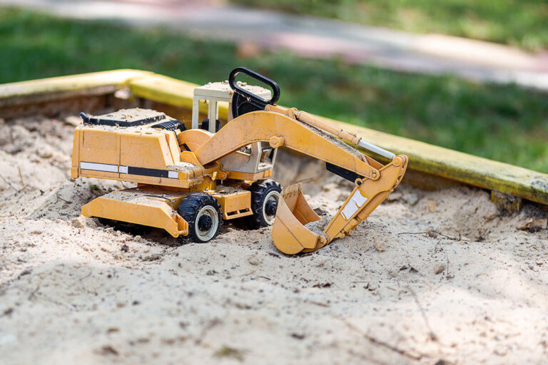 RC excavator