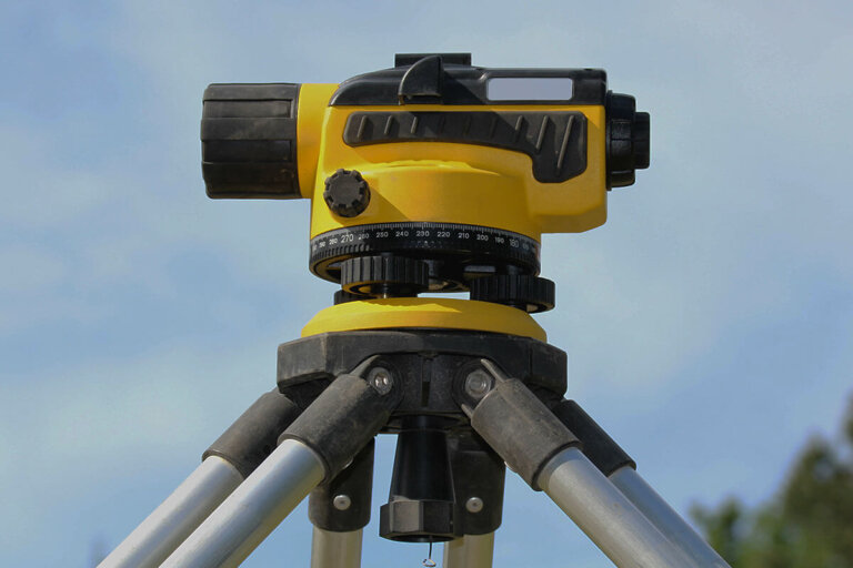 surveyor's level